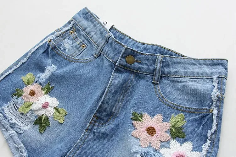 2018 сезон: весна–лето Для женщин синий Джинсовые шорты цветочной вышивкой выдалбливают Леди Соблазнительные шорты 7030407