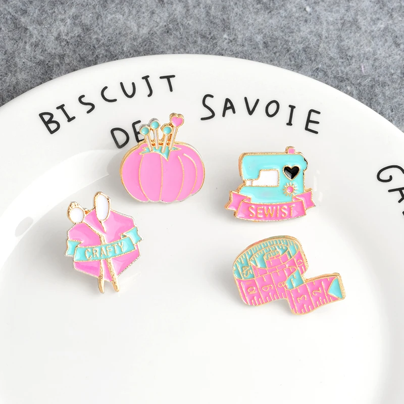 

Tape measure Sewing machine crafty scissors clew Enamel Brooch Denim clothes Pin Button Badge Cartoon Jewelry gift for girl