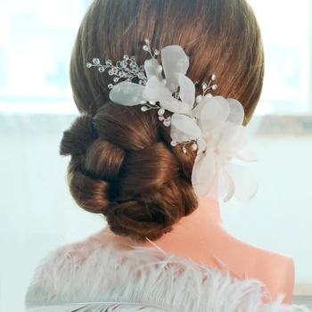 

white flower barrettes beaded bride headdress studio modeling beige floral hair clips wedding accessories