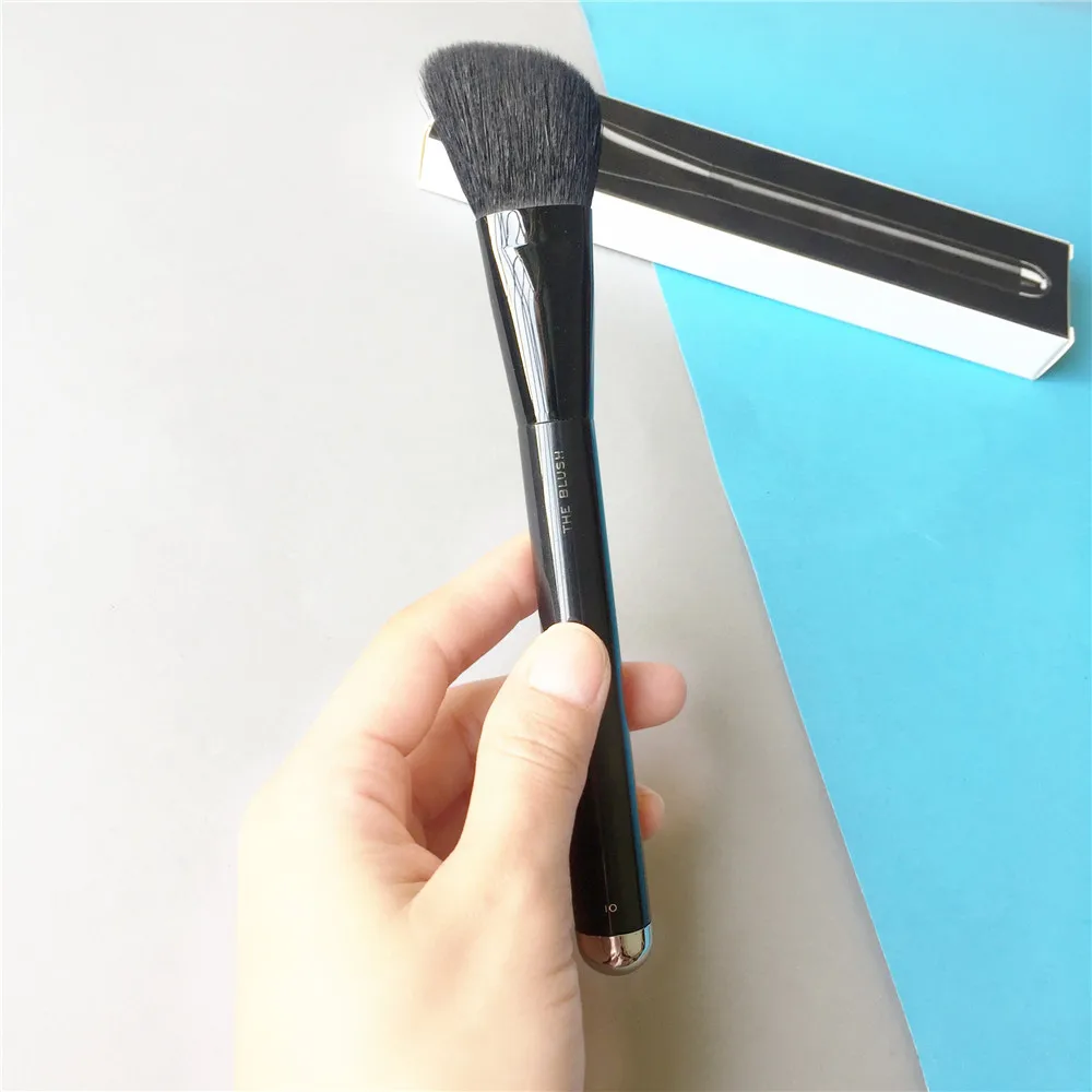 Marc Jacobs Angled Blush Brush #10 _ 7