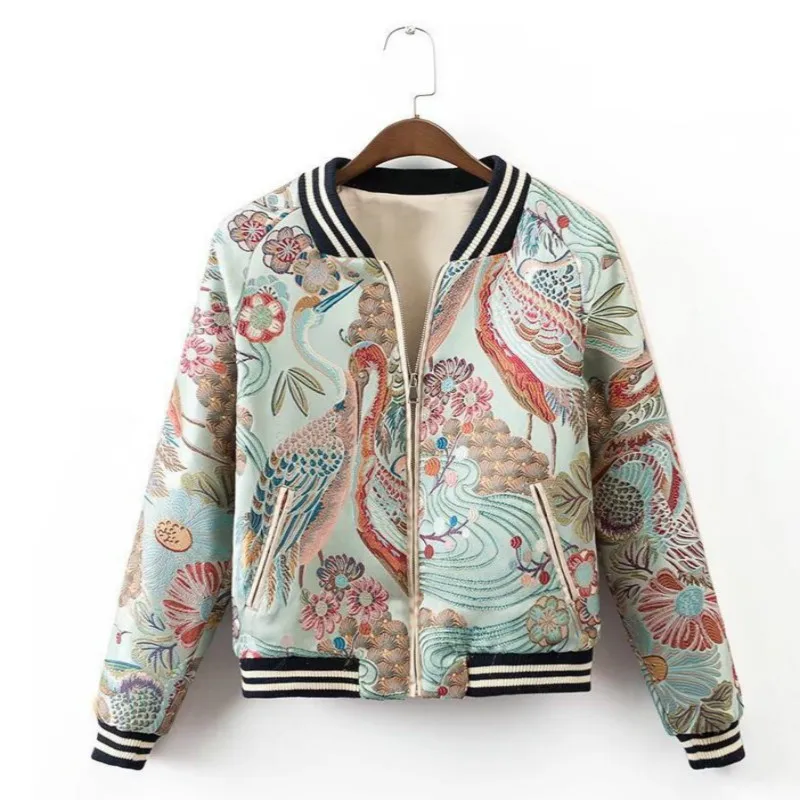 

New Fashion Wind Baseball Jacket Embroidered Faucet