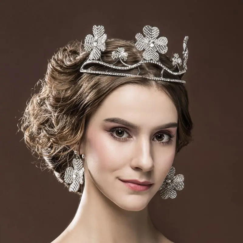 прическа корона. диадема для невесты. королевские прически. тиара для невесты. причёски с диадемой на длинные волосы.