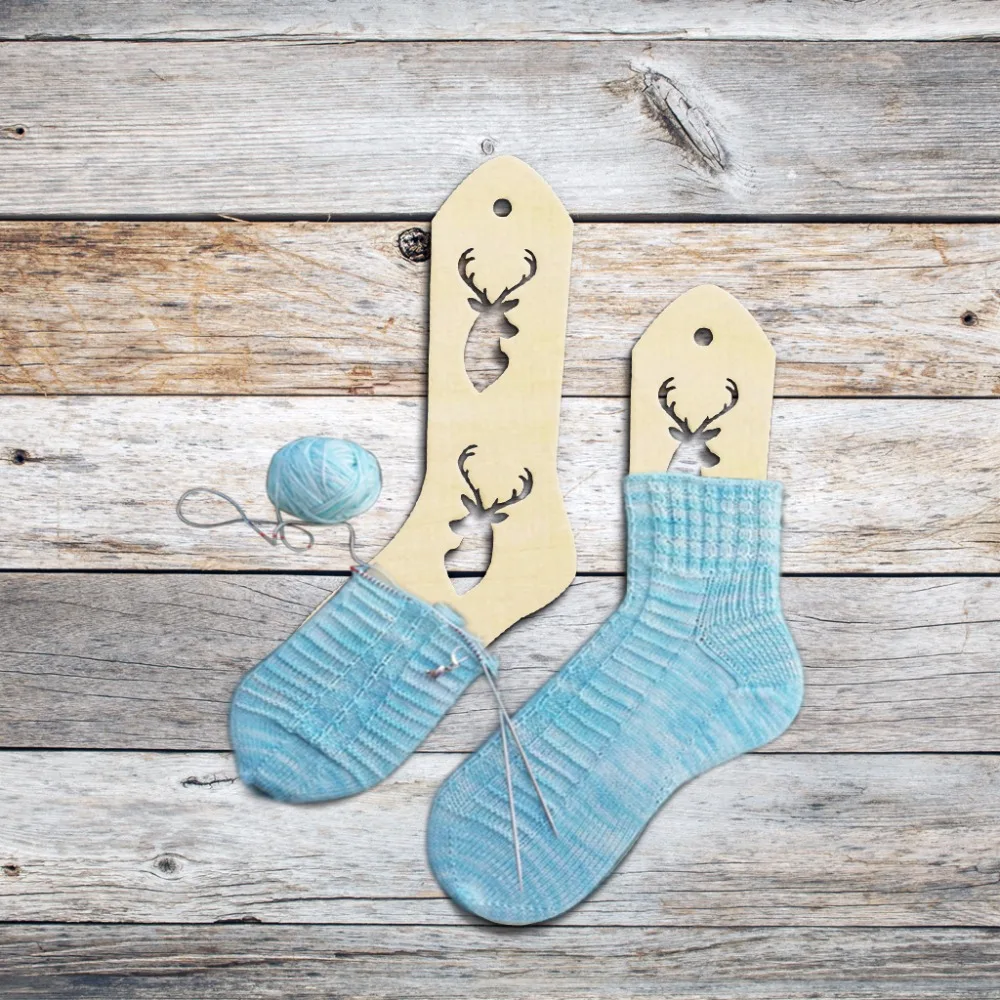 

2pcs Hollow Deer Wooden Socks Form Natural Rustic Wood Crafts Tag Wood Socks Forms Handmade Hand Knit Sock Blocker 2018 New