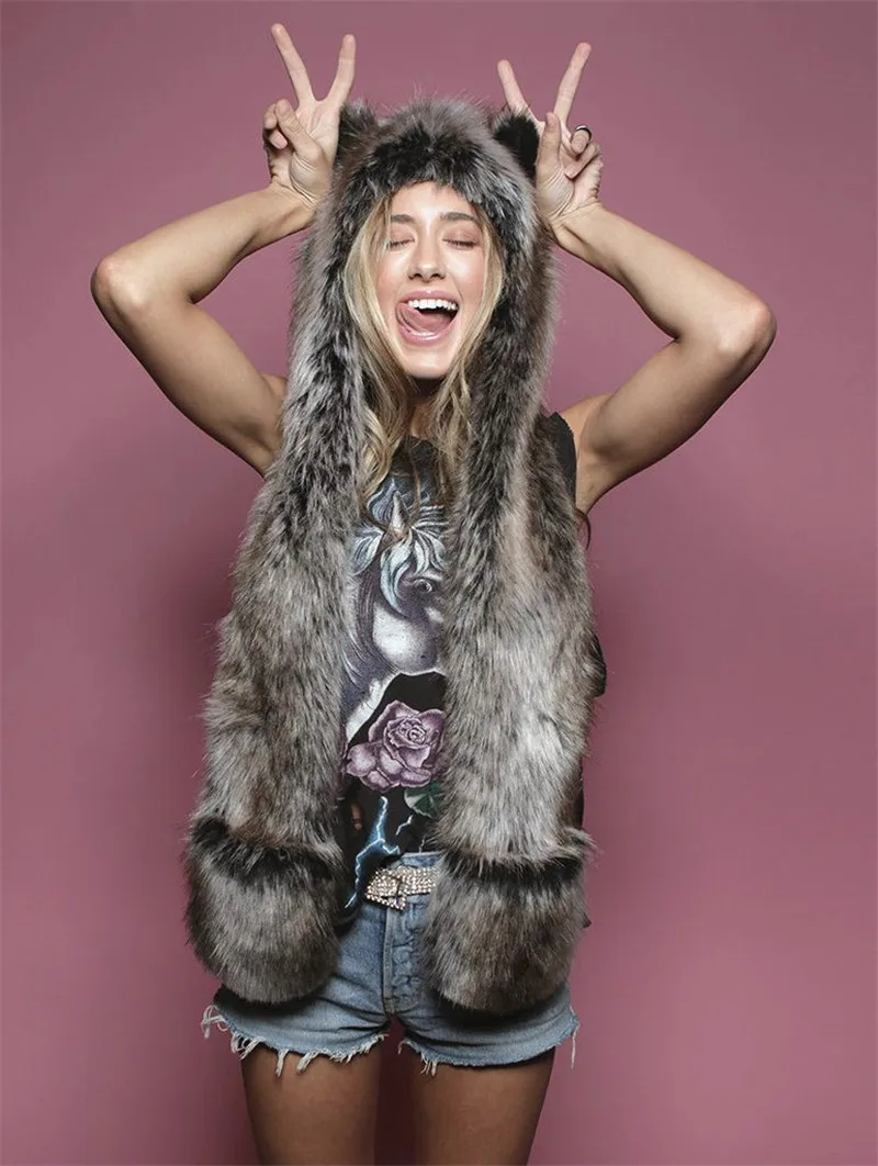 GREY_WOLF_HOOD__0000_IMG_4242.JPG_1024x1024