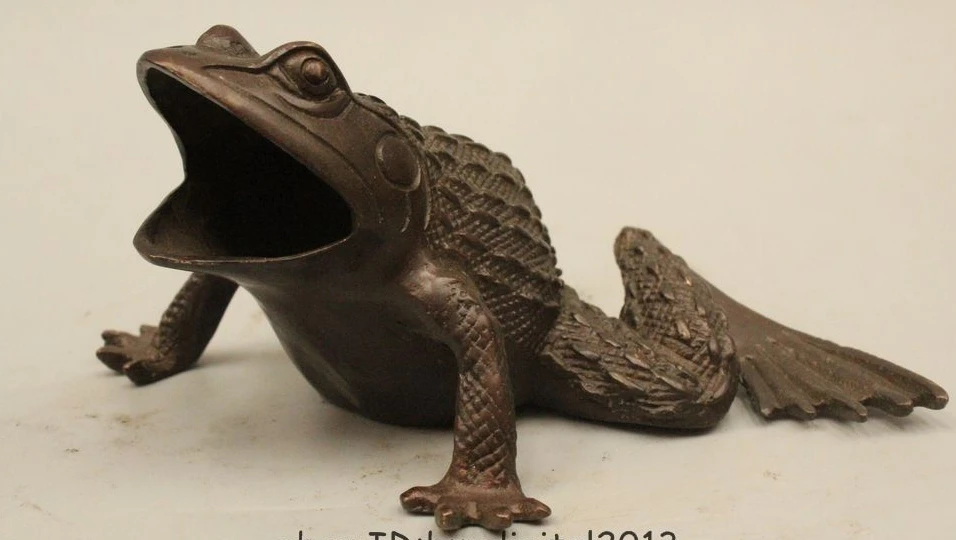 

3"China Collectible Decorated Handwork Bronze Carved Beautiful Frog Statue