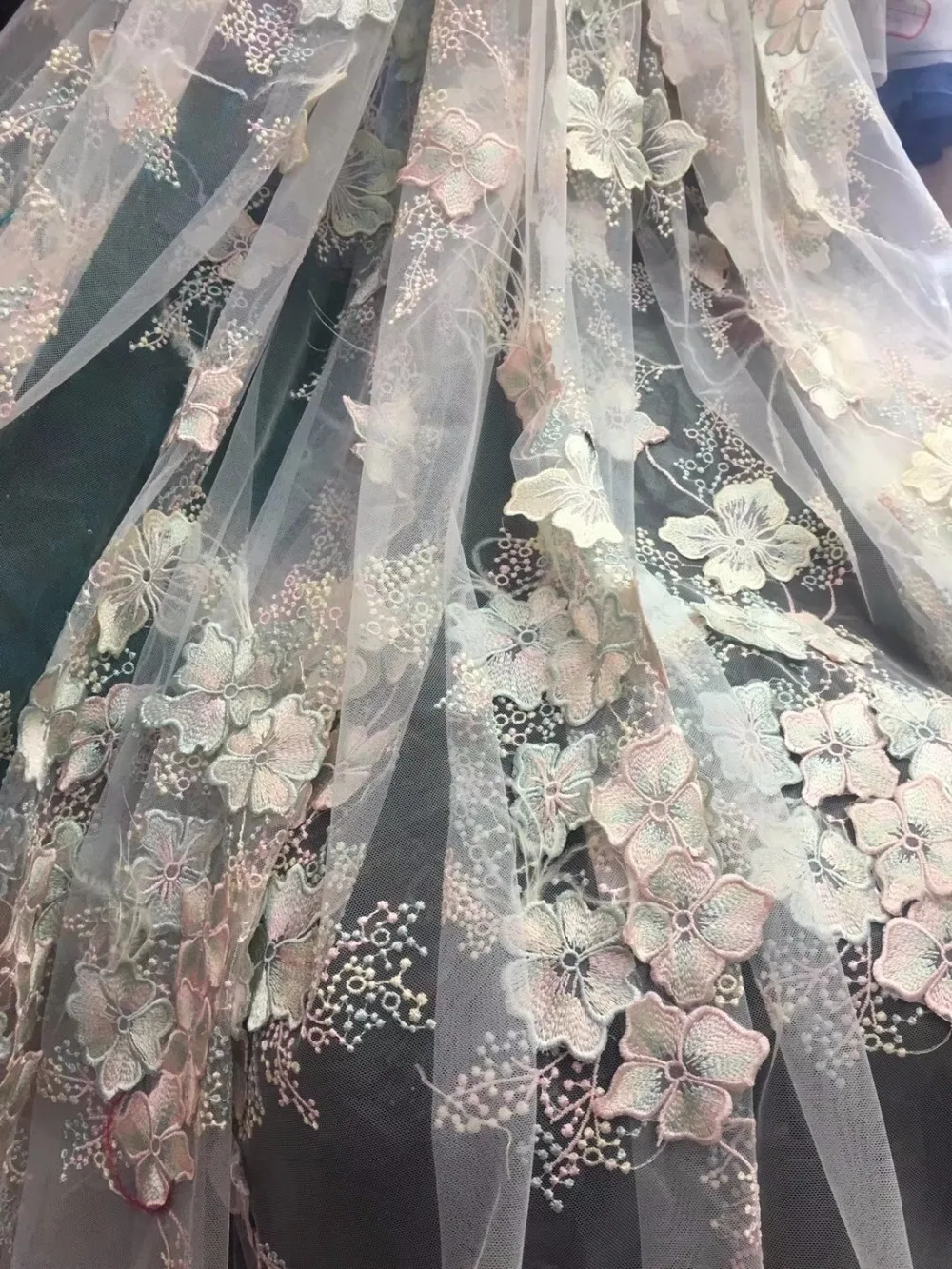 

2018 Latest High Quality African applique 3D Lace Fabrics French Net Embroidery Tulle Lace Fabric For Nigerian Wedding