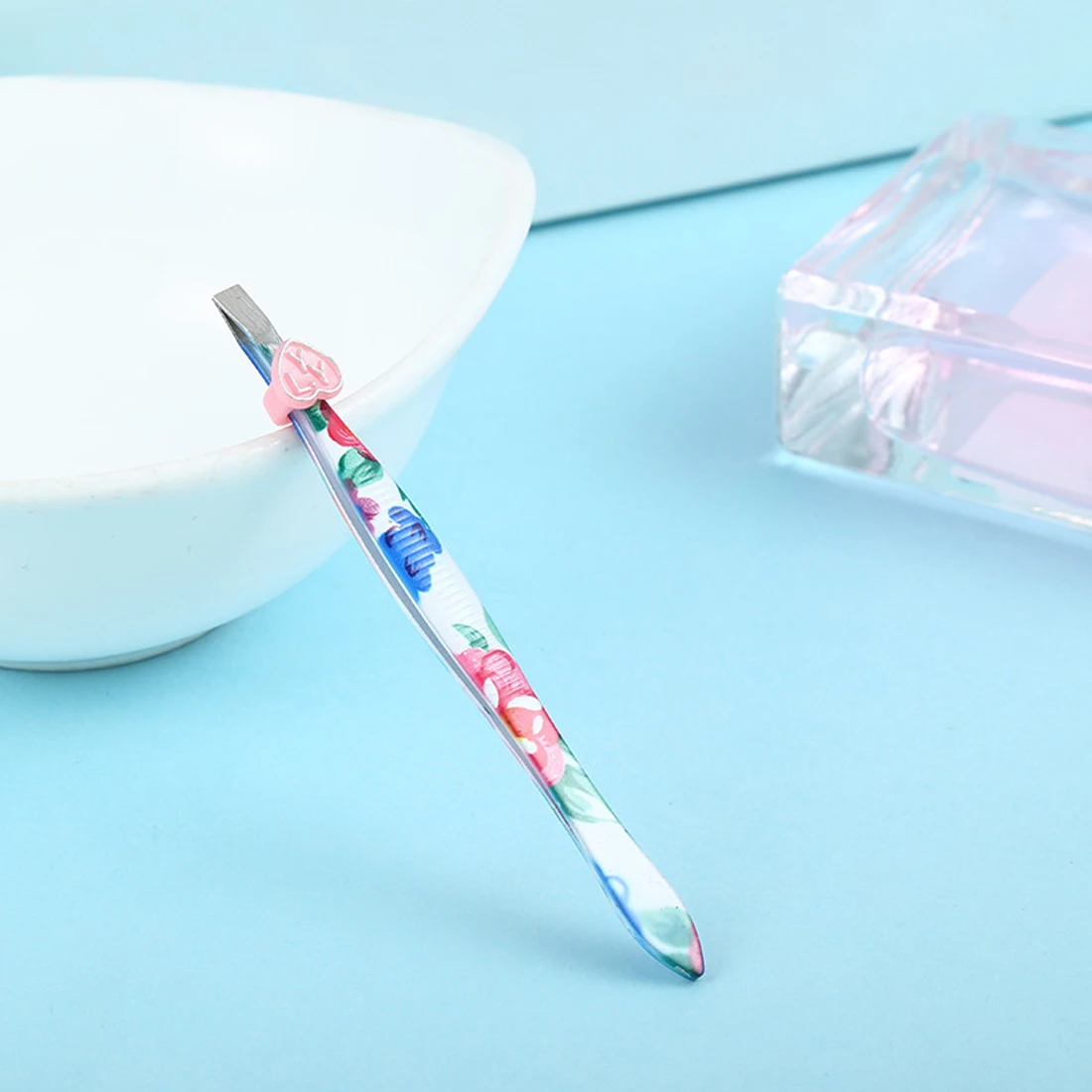 

Stainless Steel 1PCS Safe and Sharp Flower Eyebrow Tweezers Face Hair Removal Eye Brow Trimmer Eyelash Clip Cosmetic Tool