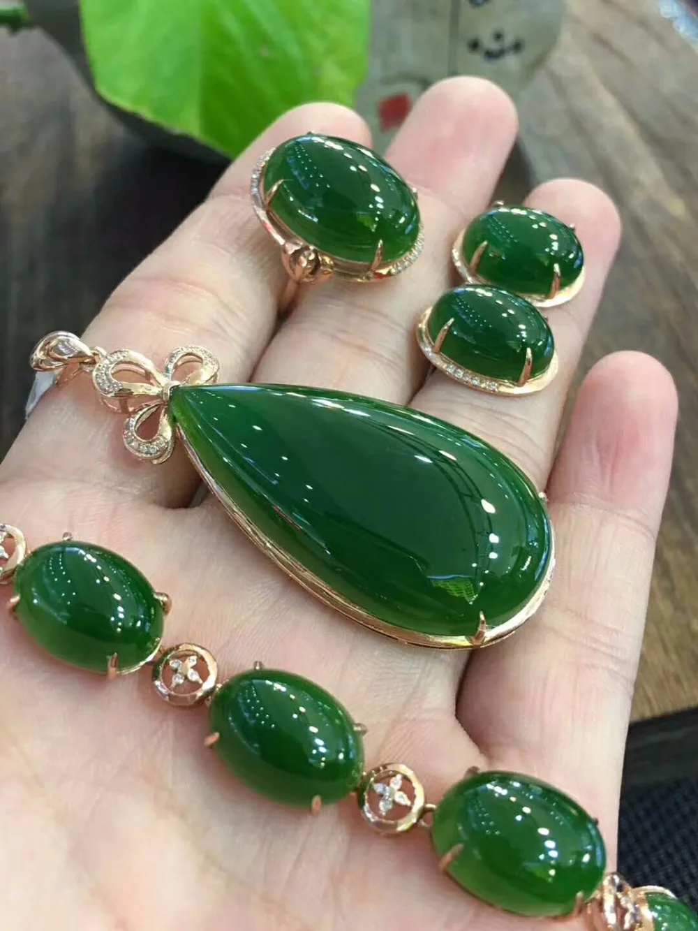 Бутик Hetian Jasper набор золото 18K с алмазной инкрустацией