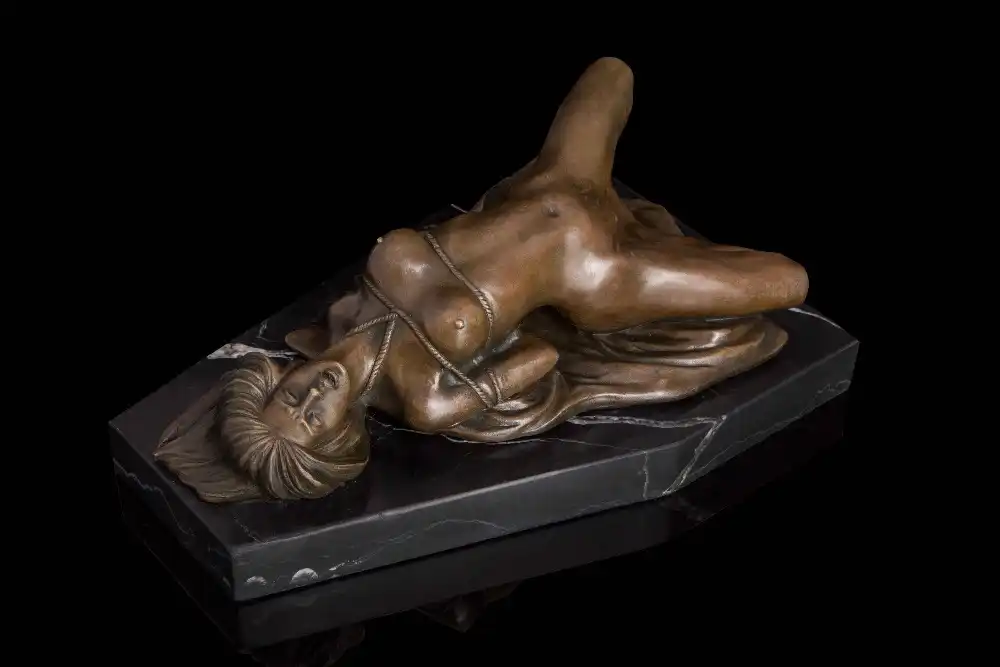 porno-bolshoy-erotika-v-skulpture-zhenshini