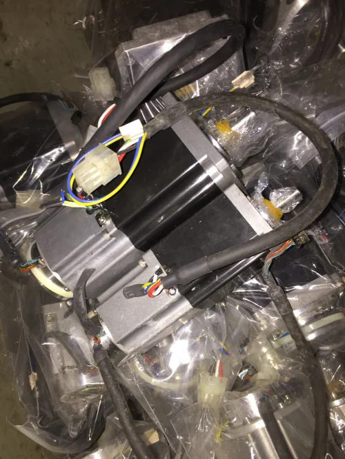 Серводвигатель TS4609N8336E204 используется один 90% появление новых 3 месяца гарантии