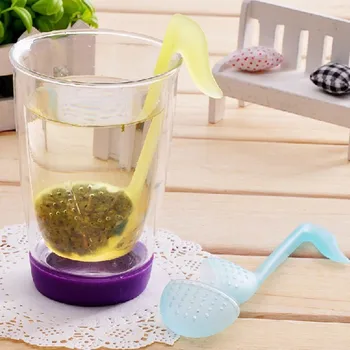 

200pcs Novelty music character tea strainer plastic teaspoon musical note tea infuser color randomly send wen6363