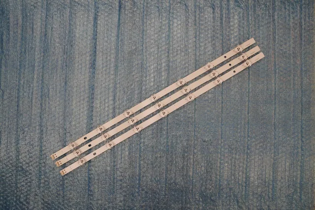 Best Price (New Part) 3 PCS*7LEDs 630mm LED Backlight Strip for 32LS315H TV LG innotek 32" NDE Array-0.1-7LED-REV0.2 REV0.4 331537502