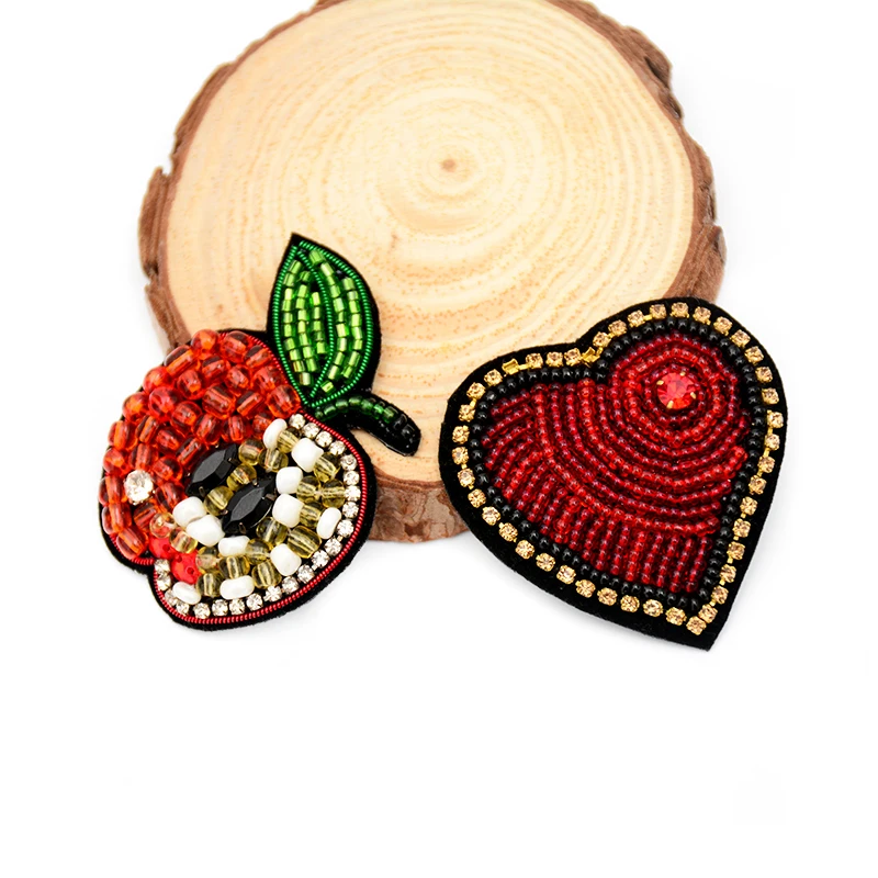 

DIY 3D Hand embroidery beaded apple heart patch with pin Punk wear metal wire cloth applique for Coat Trousers Bag Brooch