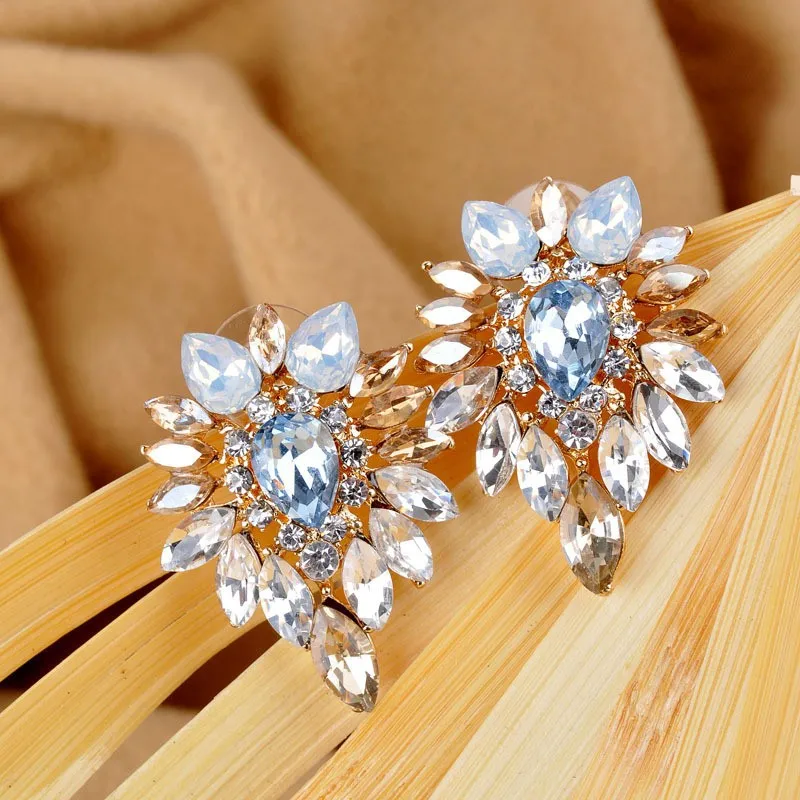 Europe and America 2015 New Beautiful Fashion Three Colors Crystal Earrings Elegant Stud Earrings For Women (5)