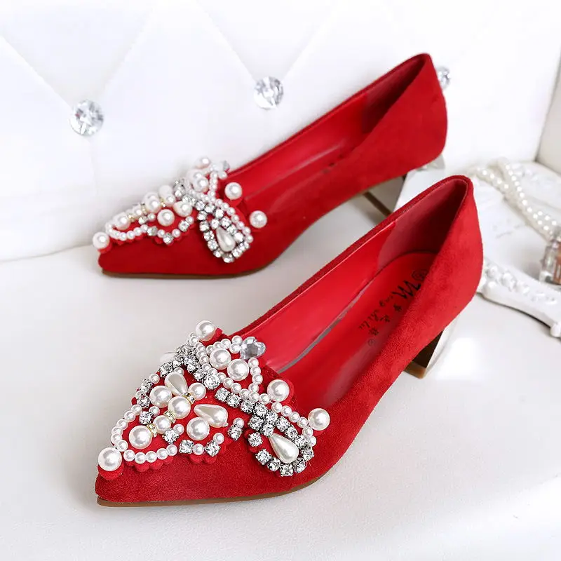 

Large size wedding shoes pointed rhinestone pearl shallow mouth with red female wedding shoes solid color shoes.