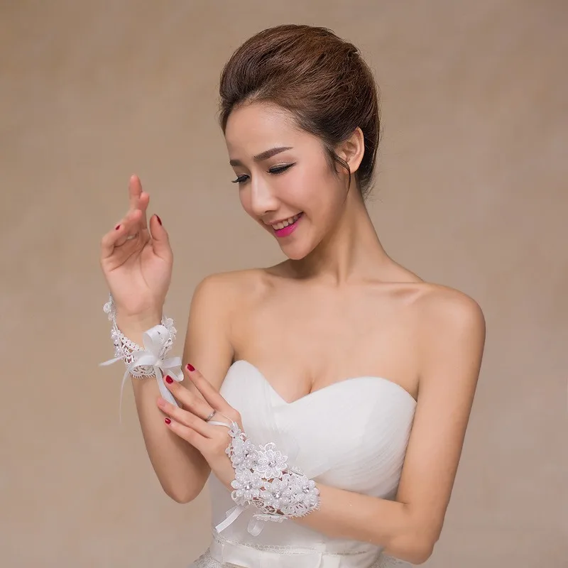 2018 модные Кружево Sequines короткие Свадебные перчатки со стразами роскошный свадебный цветок Прихватки для мангала без пальцев Свадебные