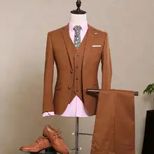 Свадебный костюм мужской коричневая комплект со смокингом жениха 3 предмета Slim Fit Мужские Свадебные Пром ужин костюм жениха костюм(куртка+ брюки+ жилет+ галстук-бабочка