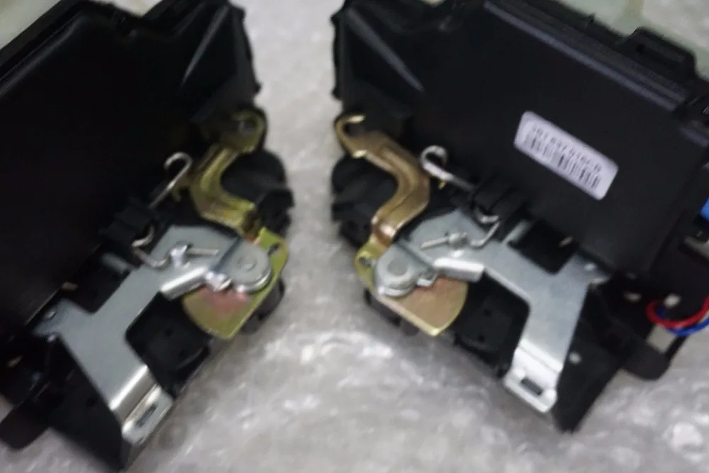 Pair front door lock actuator central locking system VW Polo 9N Transporter T5