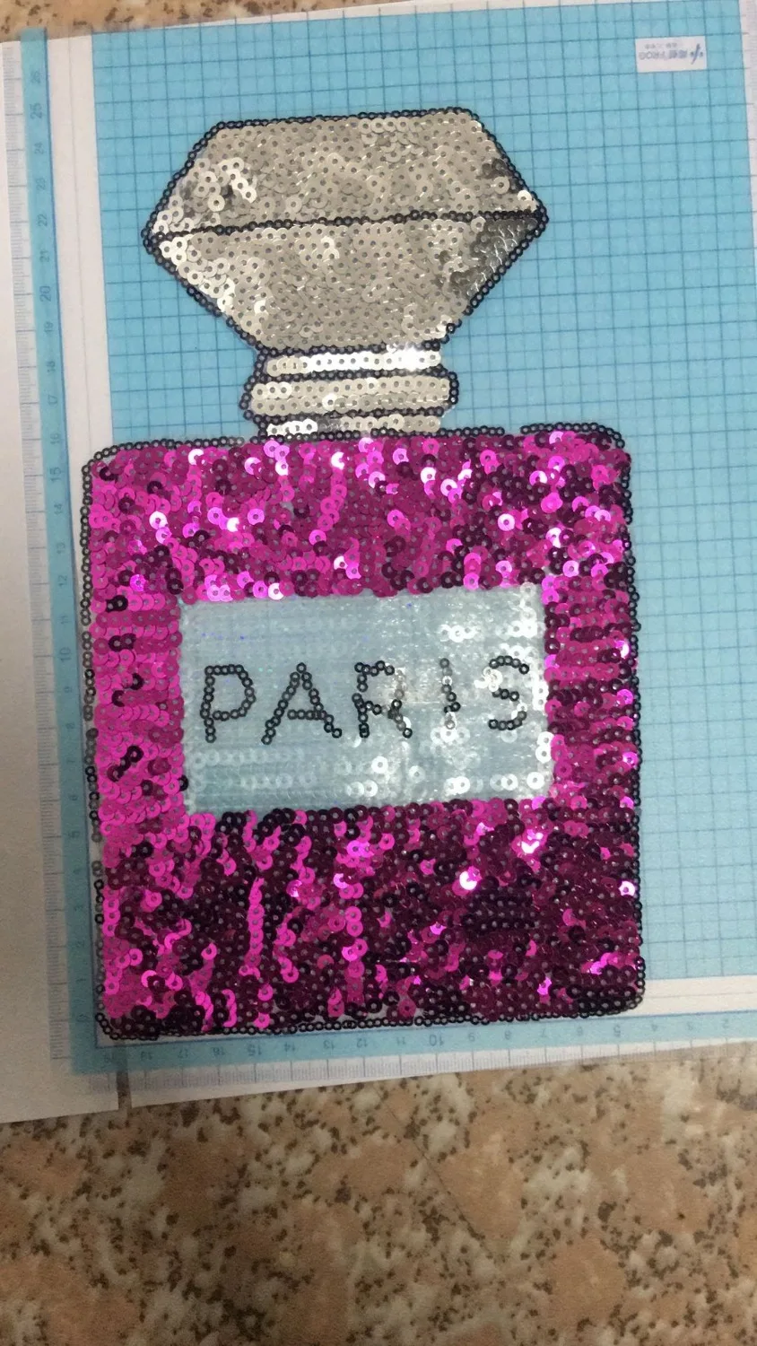 

DD The new floral 15*24.5 cm 2 color perfume bottles can be stitched or ironed on the clothes, shoes, bags, pants and patches.
