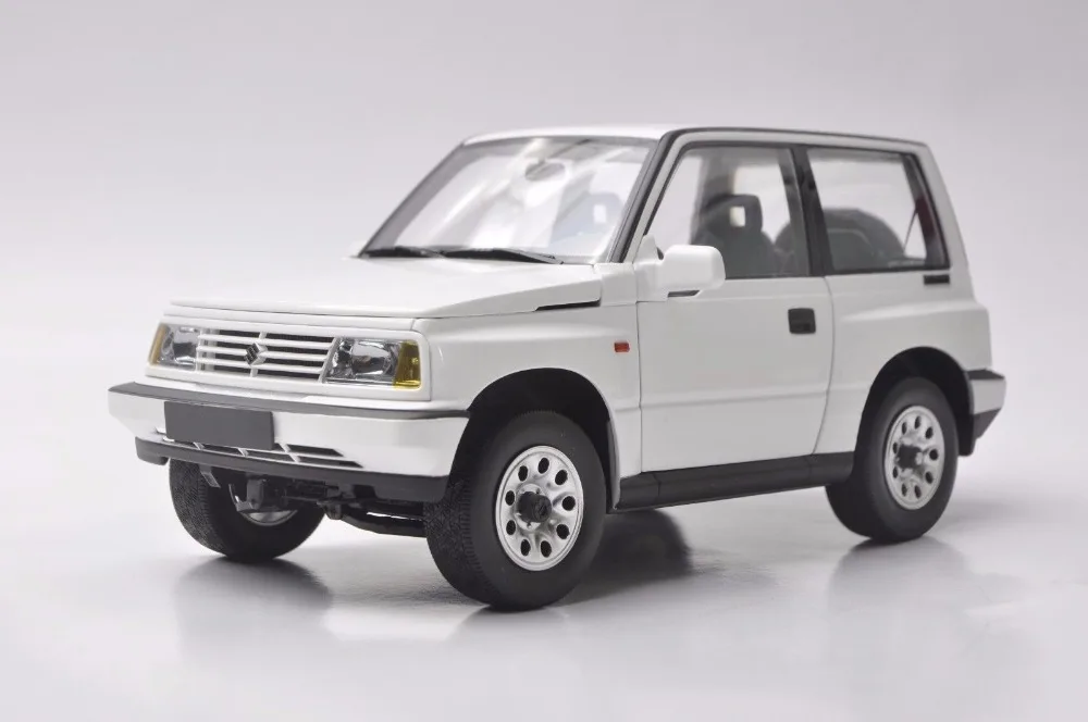 Эскудо автомобиль. Судзуки эскудо 1989. Модель Suzuki Grand Vitara 1:18. Автомобиль Escudo. Игрушка Сузуки Витара.