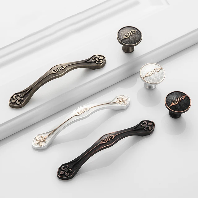 Cheap Antique Door Handles Vintage Doorknob Drawer Pulls European Retro Kitchen Cabinet Knobs and Handles Table Furniture Fittings Cheap Antique Door Handles Vintage Doorknob Drawer Pulls European Retro Kitchen Cabinet Knobs and Handles Table Furniture Fittings