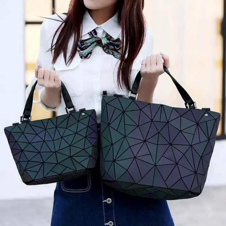 

Japan Bao Drop Shipping Luminous Bag women's geometry lattic totes bag Chain Shoulder Bags Laser Plain Folding Handbags