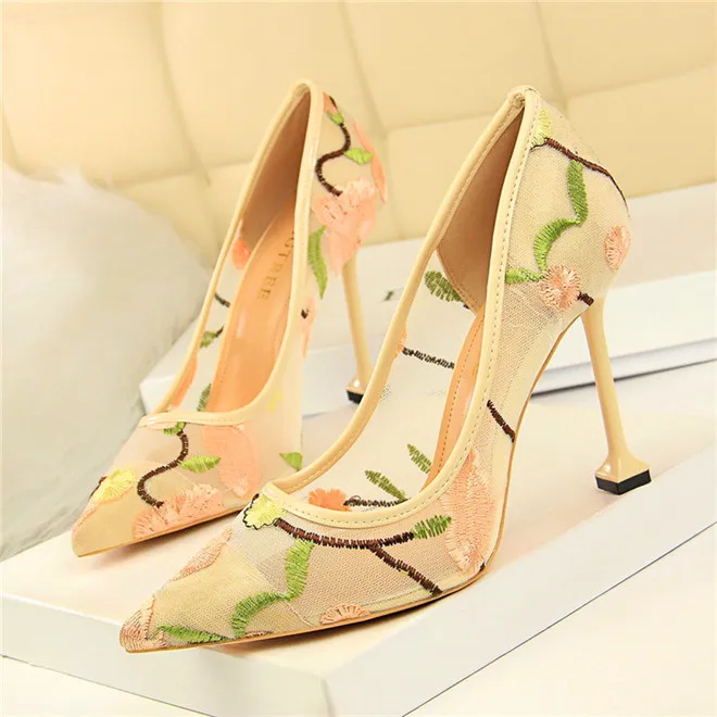 Женские туфли-лодочки на каблуке с цветочной вышивкой; модные однотонные туфли с острым носком на высоком каблуке 10 см; женская свадебная обувь - Цвет: Apricot
