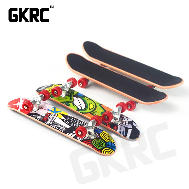 

2PCS Simulation Mini Graffiti Skateboard For Rc Rock Crawler Axial Scx10 Ii 90046 Rc4wd D90 D110 Tamiya Cc01 Traxxas Trx-4 Truck