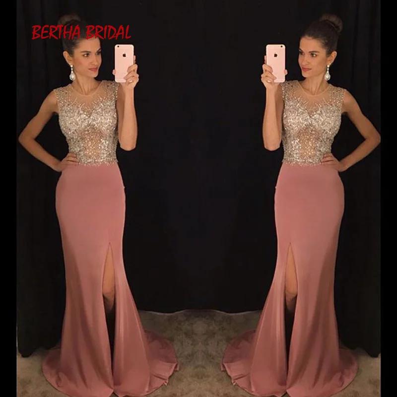 Illusion Sheer длинное вечернее платье с кристаллами с грубоким круглым вырезом и Бисером Пол Длина Бледно-розовый официальное вечернее платье с разрезом сбоку
