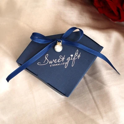 50 шт., Свадебная коробка для конфет в форме бриллианта с жемчугом, однотонные цветы, красные, зеленые, темно-синие, белые подарочные коробки с лентой - Цвет: navy blue