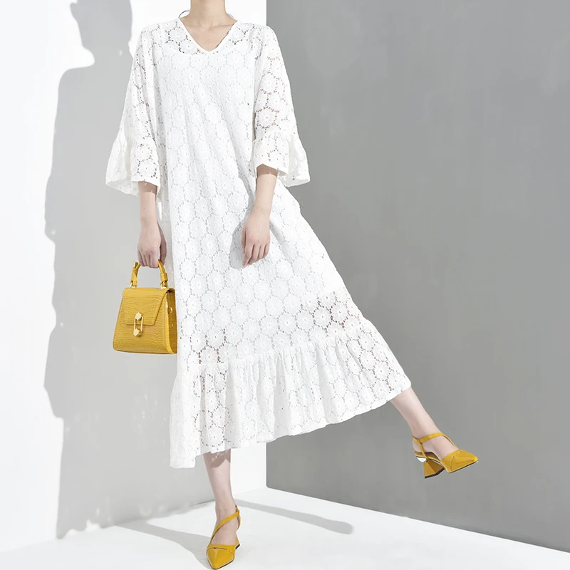 [EAM] New Spring Summer Round Neck Three-quarter Sleeve White Lace Split Joint Loose Big Size Dress Women Fashion JT0670