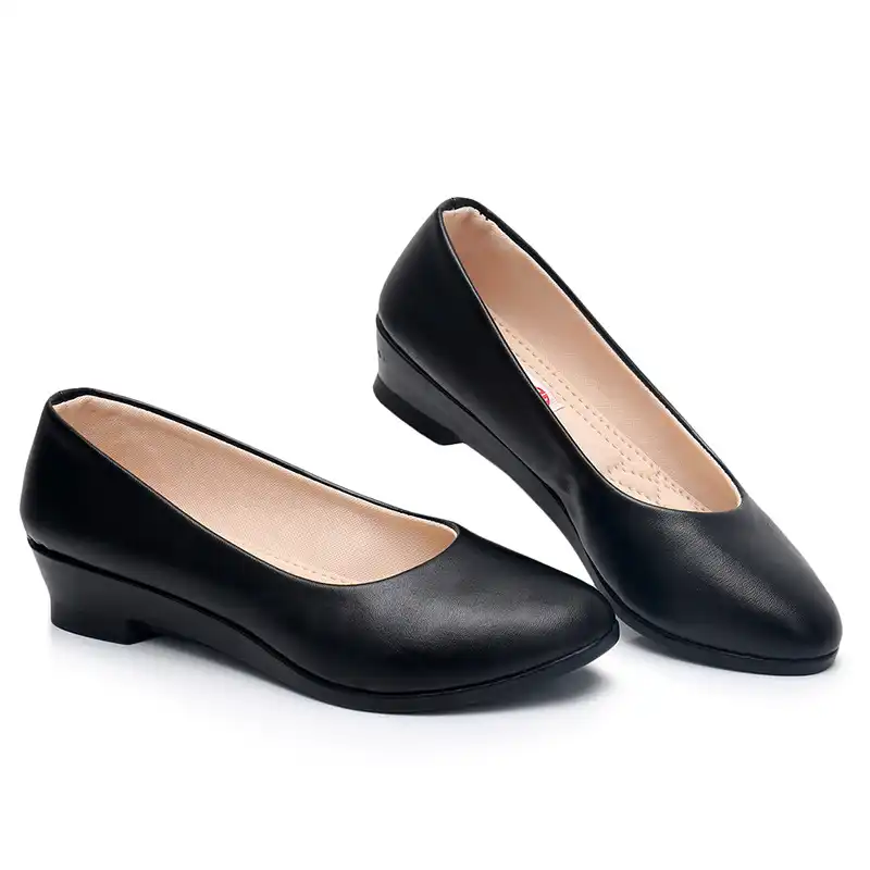 ladies black pumps