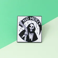 Broche en émail noir, dieu de la mort avec faucille, squelette de diable, crâne avec faucille, Badge d'âme, cadeau pour unisexe