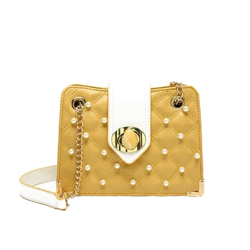 

A small stylish 2019 square bag with a diamond grille chain