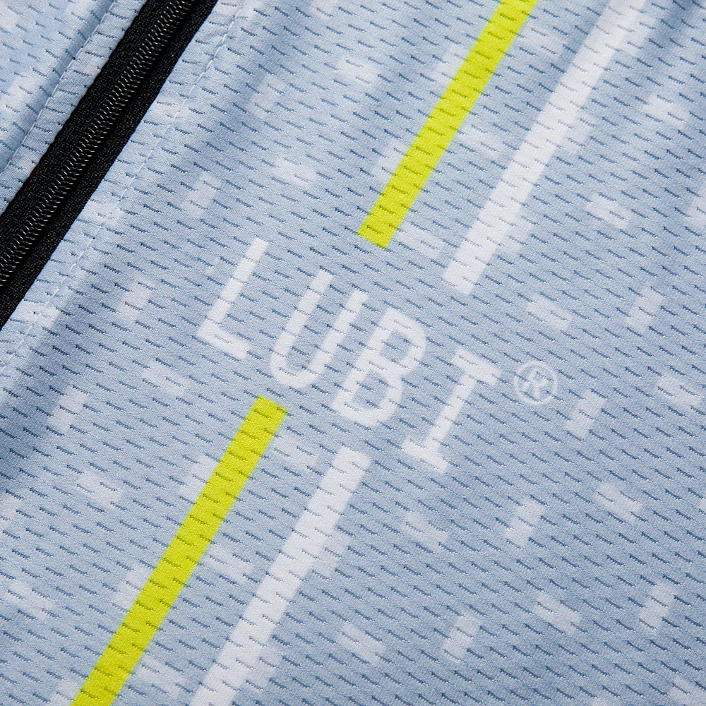 1U2A2869