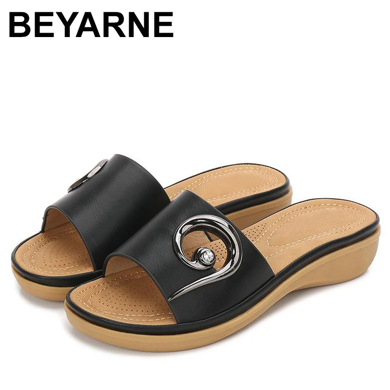 Beyarne Woman Summer Flip Flops Sandals Metal Decoration Leather