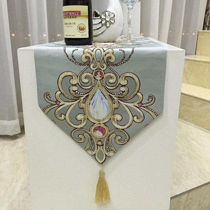 

2019 New Europe Style High-end Table cloth Flag Shoes Cabinet Cover Cloth Modern Velvet Bed Runner Simple Color Table Runner