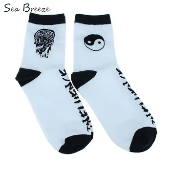 

Sea Breeze 2 pairs Men creative Character skull head Taiji Bagua map cotton couple socks Funny short tube socks cheap promotion