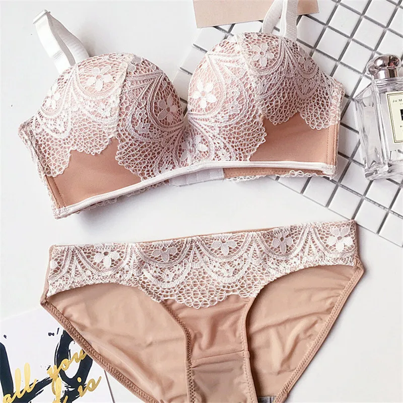 Beste JYF Merk Vrouwen Nieuwe Ondergoed Set Sexy Naadloze Wire Gratis Kanten Beha Set Jong Meisje Sexy Lingerie Deep V Push up Bh Sets