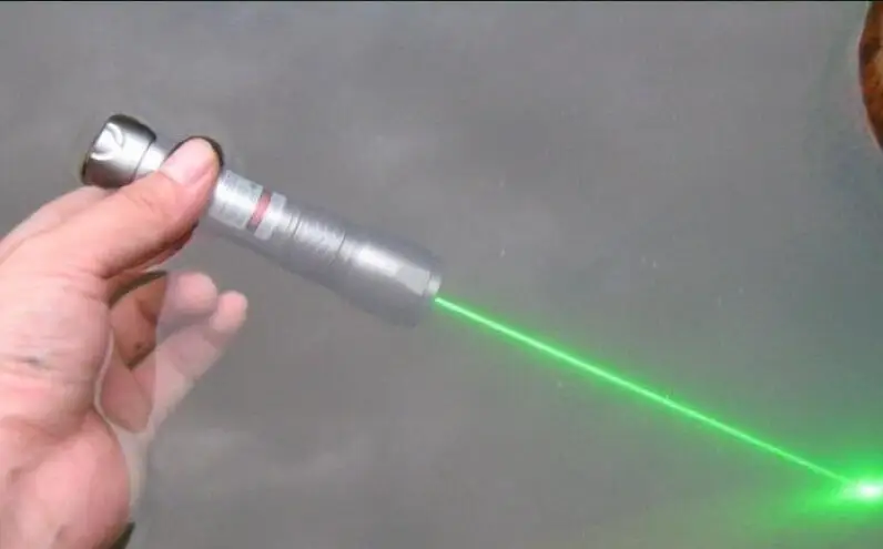 

Free Shipping Laser pointers focusable high power green laser pointers 10000m 532nm burning match+pop balloon+Charger+box