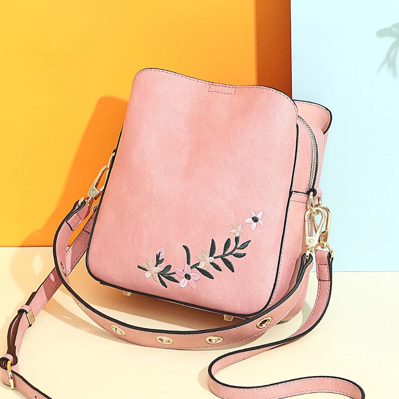 

AOEO Lady Handbag Women Luxury Bag Pink Female 2019 New Embroidery Literary Wind Bags Versatile Shoulder Messenger Bucket Bag