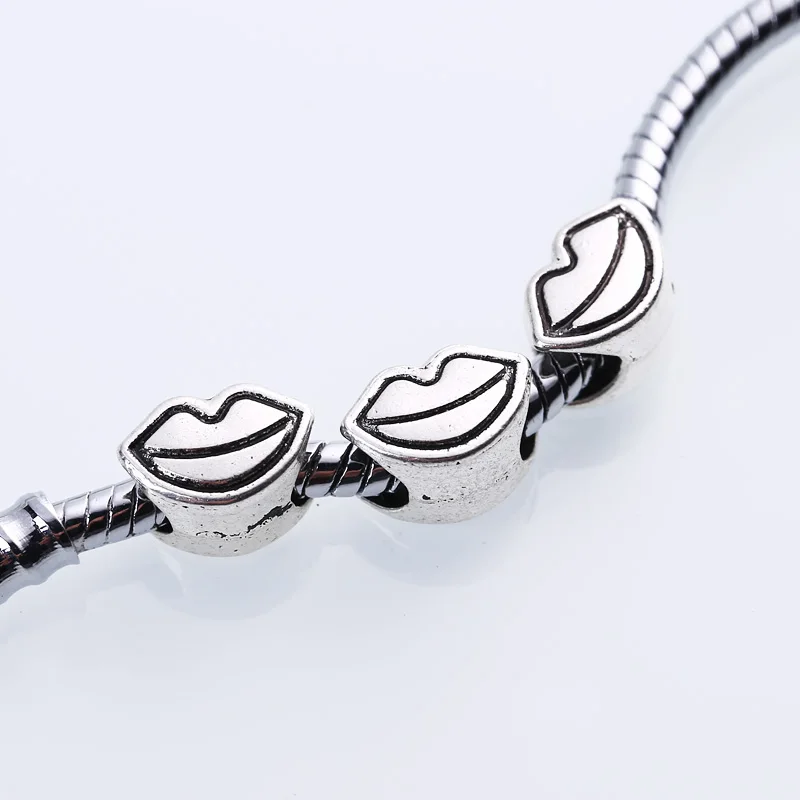 

Tibetan Silver Metal Lips Beads Fit Pandora Charms DIY Zinc Alloy European Mouth Beads for Bracelets & Necklace 30pcs BC1007