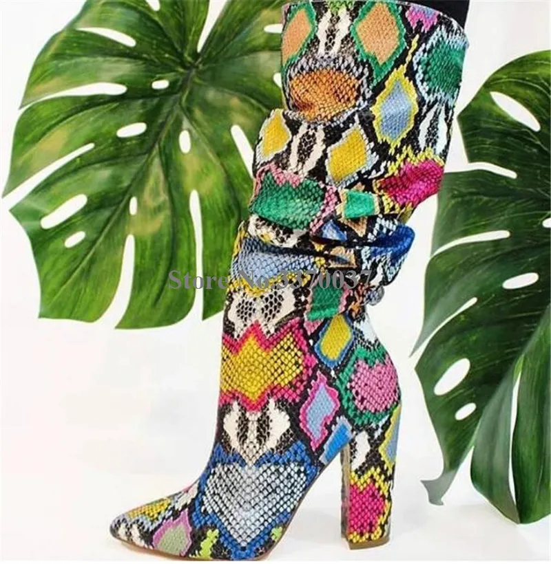 Очаровательные женские разноцветные сапоги до колена из змеиной кожи с острым носком на не сужающемся книзу массивном каблуке высокие сапоги на высоком толстом каблуке с молнией в стиле пэчворк