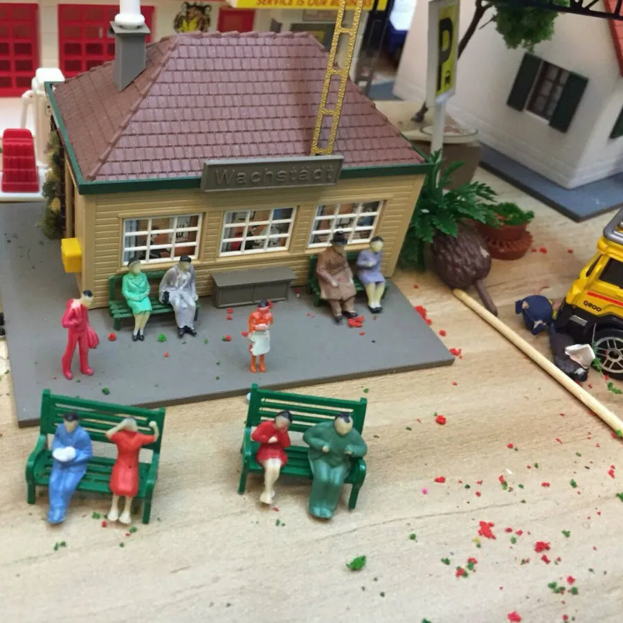 sclae figure train building people (14)