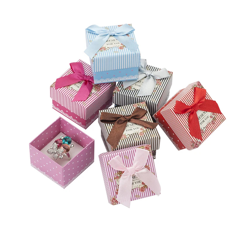 

Fashion Heart Pattern Jewelry Gift Box With White Insert and Bowknot 5x5cm Paper Wedding Ring Box Paper Jewelry Package Mixed