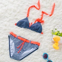 Новинка года; раздельное бикини в полоску для девочек; детский купальный костюм с галстуком-бабочкой; детский купальный костюм из двух предметов; пляжное купальное бикини