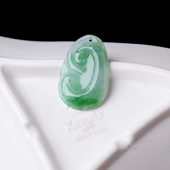 

Natural jade A goods jade old pit ice kind of green auspicious wish pendants to send certificates
