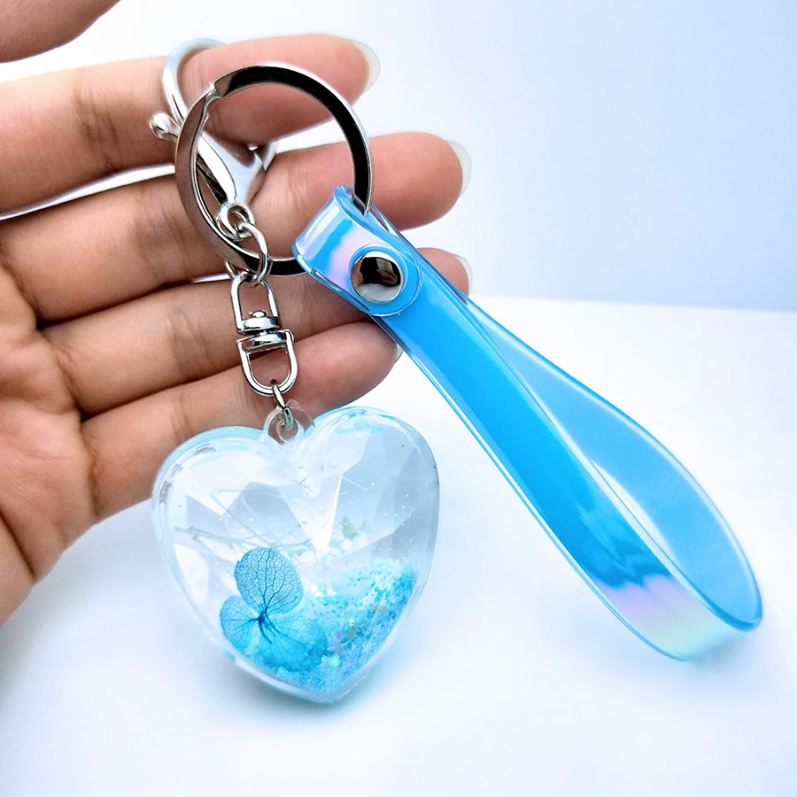 брелок сердечко с жидкостью из 90-х. брелок сердце с жидкостью. брелок сердечко с жидкостью из 90-х. брелок сердечко с жидкостью. стеклянный брелок.