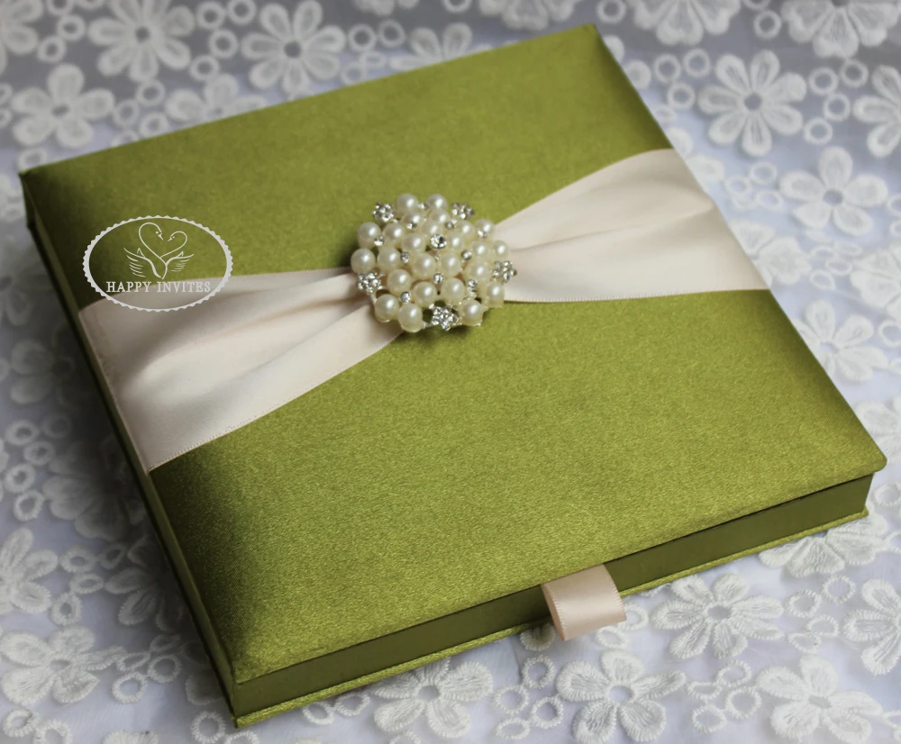 HI2024-05 Customized Green Silk Box Wedding Invitation with Ribbon and Brooch