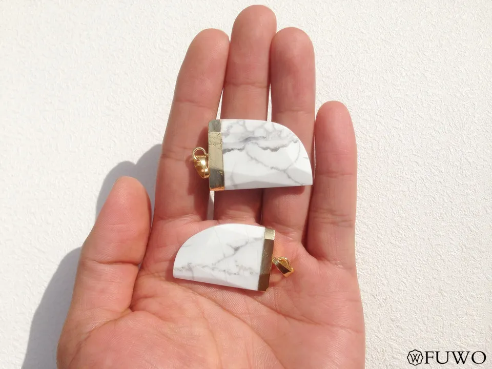 White howlite horn pendant 10